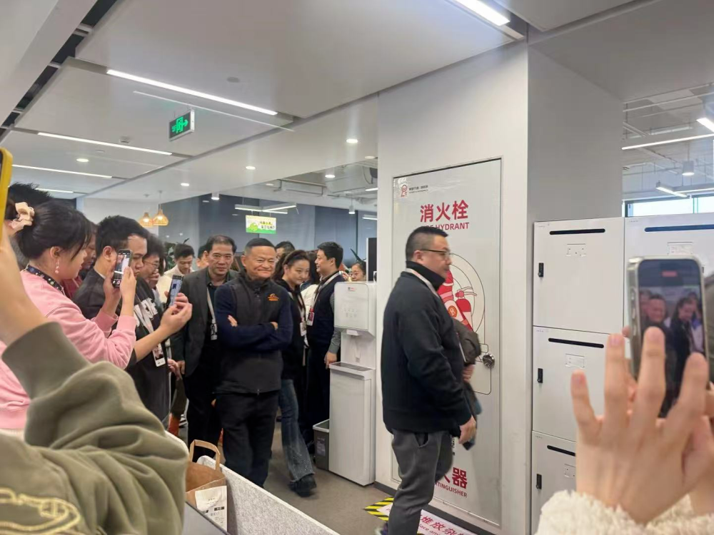苹果阿里强强联手 AI合作将如何改变中国市场格局