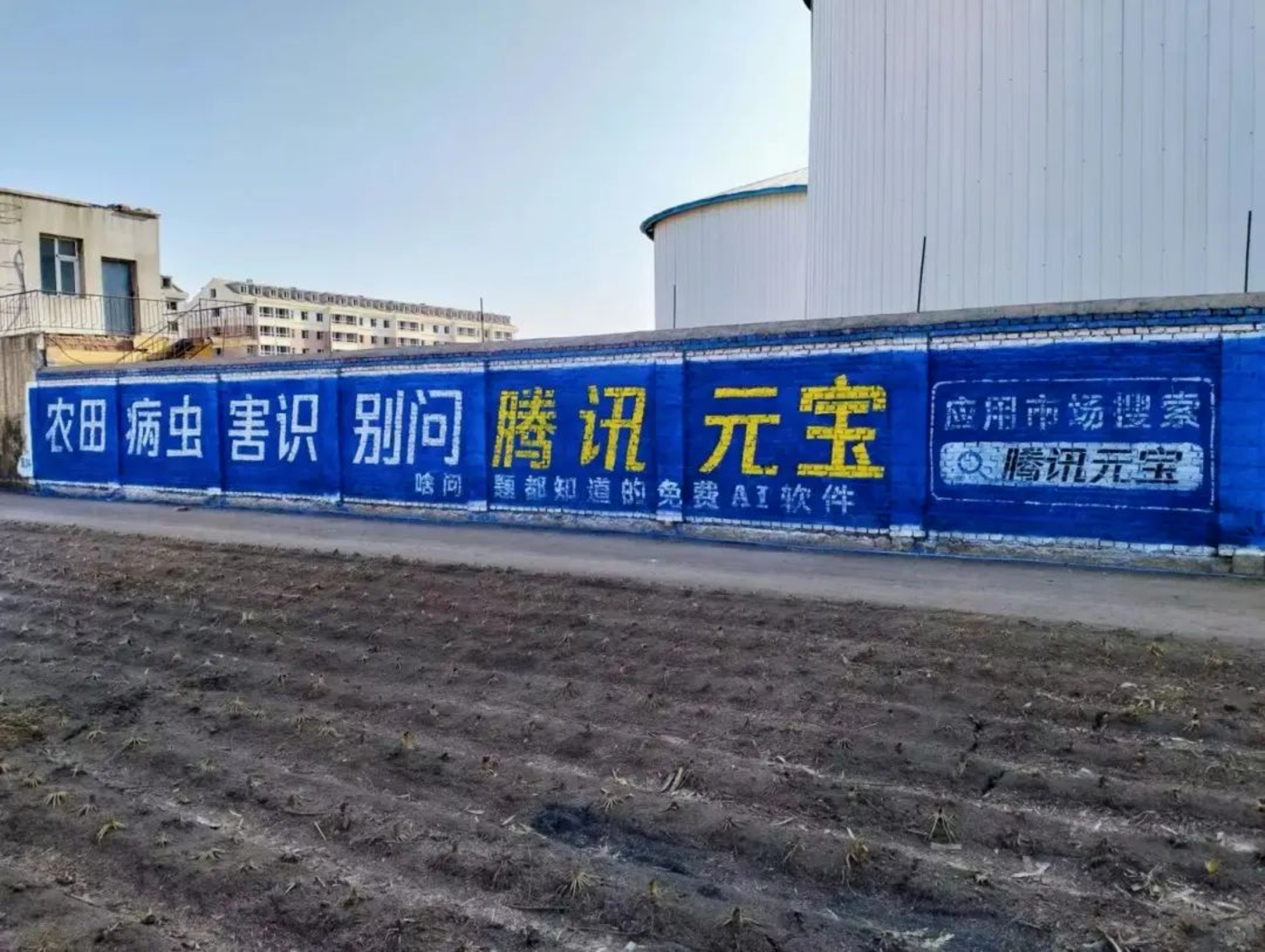 大厂AI助手功能大拼杀 工具APP如何破局求生