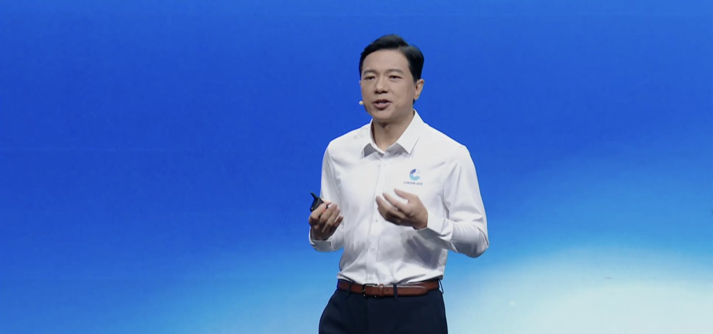 李彦宏：AI应用价值远超模型芯片 文心大模型4.5 Turbo引领开发者未来